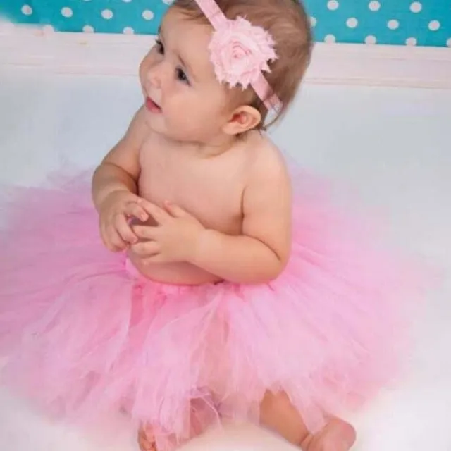 Skirts and headbands for baby photoshooting