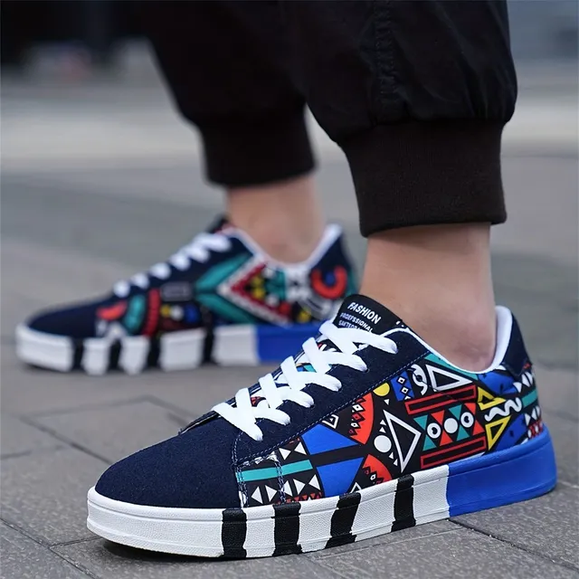 Men's trendy skateboard shoes, comfortable anti-slip sneakers in casual style for outdoor activities