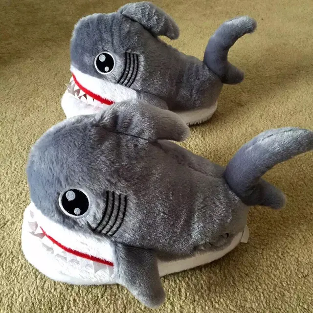 Women's shark-shaped slippers