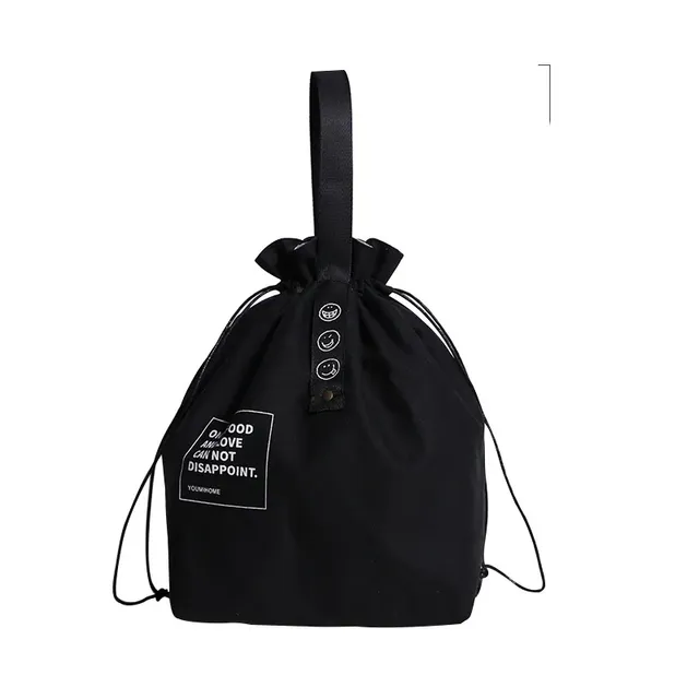 Isolated lunch bag with wide opening and drawstring in three colors