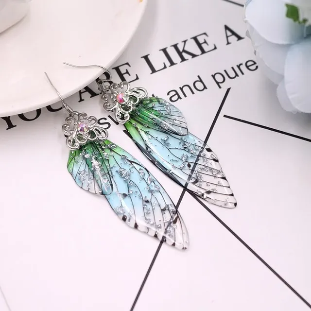 Earrings with butterfly wings