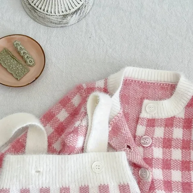 Set pulover și salopetă pentru fetițe în carouri pentru nou-născuți și copii mici pentru toamnă/iarnă