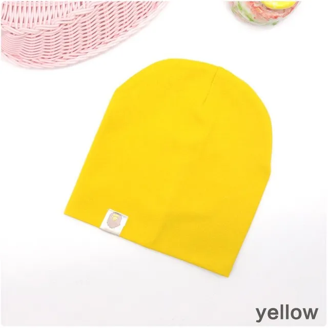 Jarní barevná čepice pro holky a kluky.