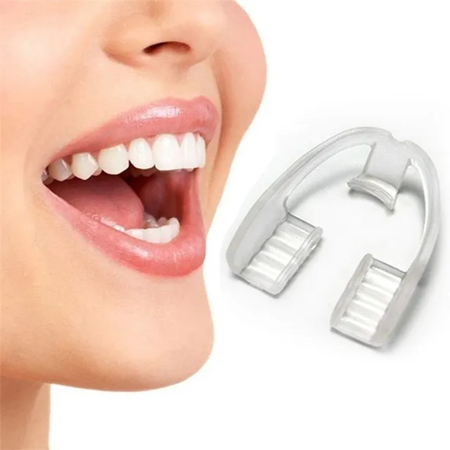 Špeciálny zubný chránič proti poškodeniu skloviny pri škrípaní zubami v spánku