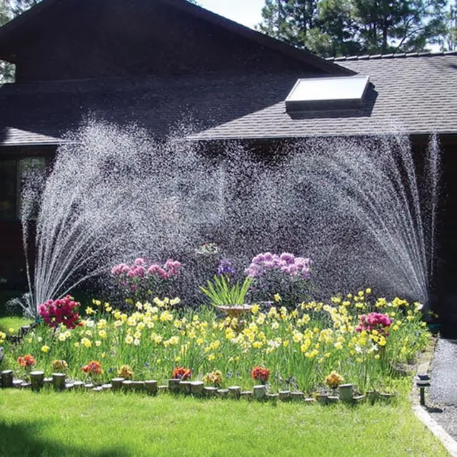 Garden sprinkler with adjustable nozzles