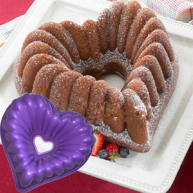 Heart-shaped mould for bundt cake