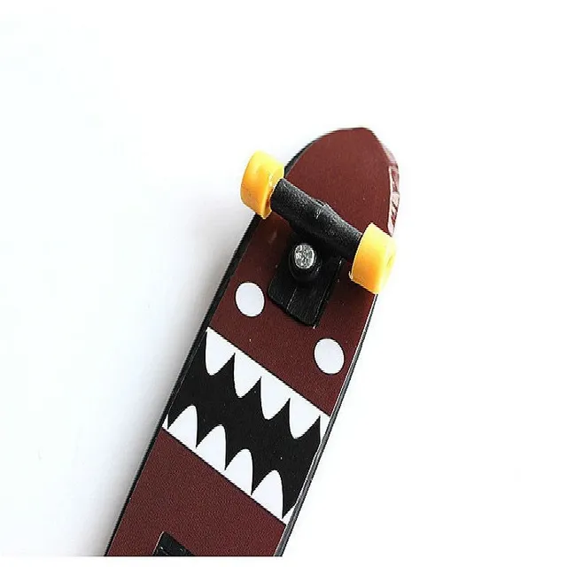 Mini skateboard degetar din plastic