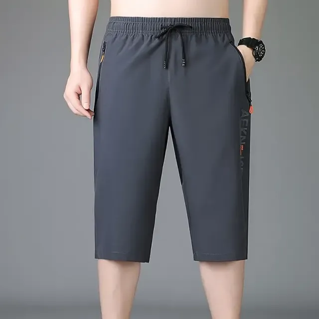 Men's straight-cut leisure shorts with a loose fit and zipped pockets for active men