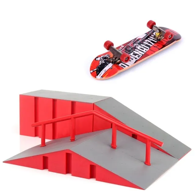 Mini ramp for finger skating