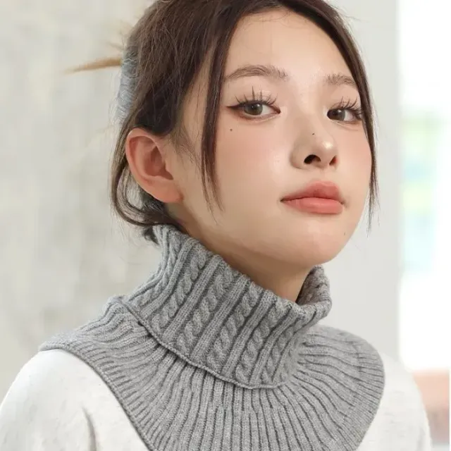 Ladies' collar with ruffles - warm knitted fake collar