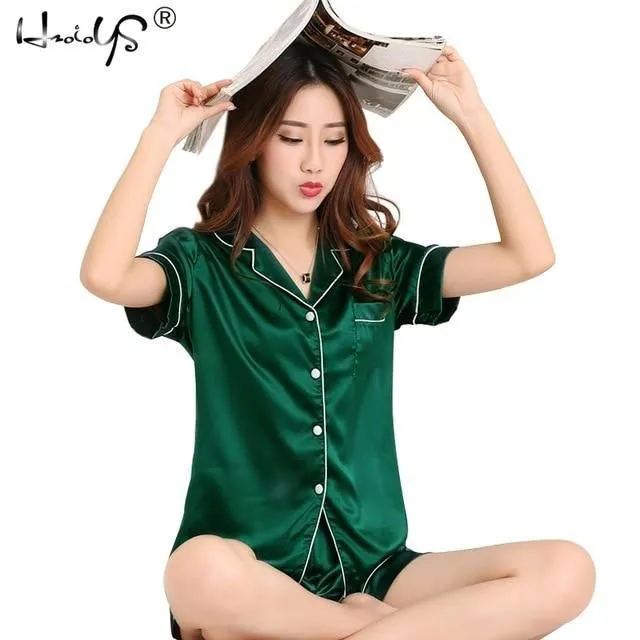 Pyjama en satin pour femme avec boutons