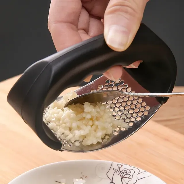 Nerezový lis na cesnak s jednoduchým čistením povrchu © Ideálna kuchyňa pomocník pre milovníkov cesnaku