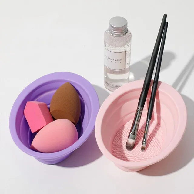 Silicone make-up brush cleaner in bowl shape