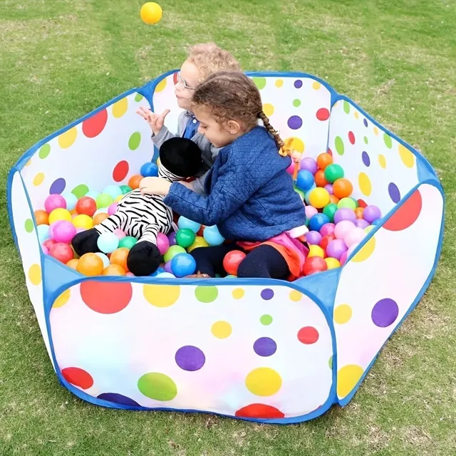 Playpen with zipper