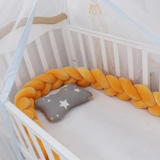 Mantinel for baby cot