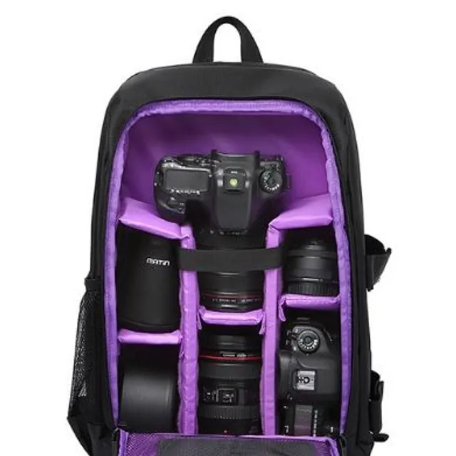 Plecak z aparatem fotograficznym z akcesoriami fialova
