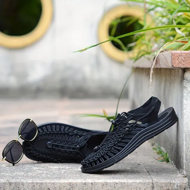 Summer sandals with knitted toe for men - comfortable and stylish shoes with elastic laces for outdoor activities