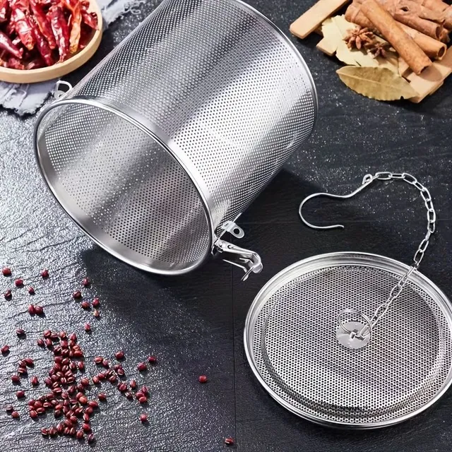 Practical stainless steel infuser for spices and sprinkled tea