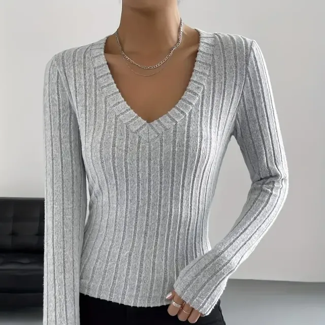 Women's T-shirt with V-neck and long sleeve made of ribbed knitwear - casual and comfortable top