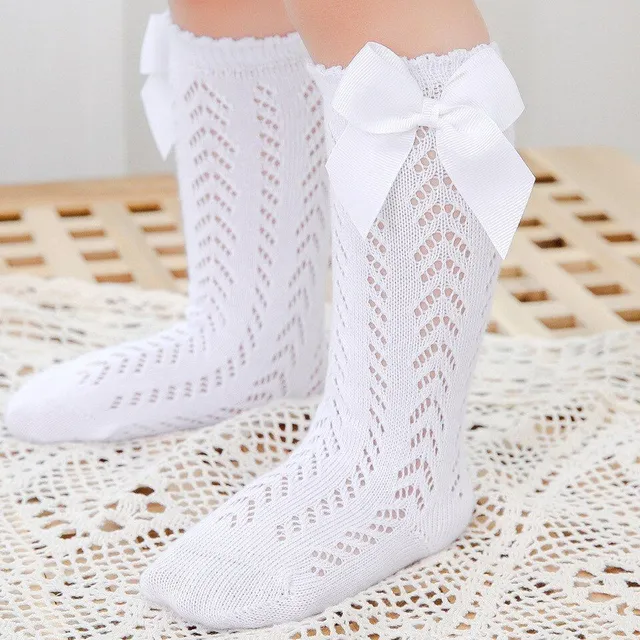 Lányok aranyos horgolt zokni masnival