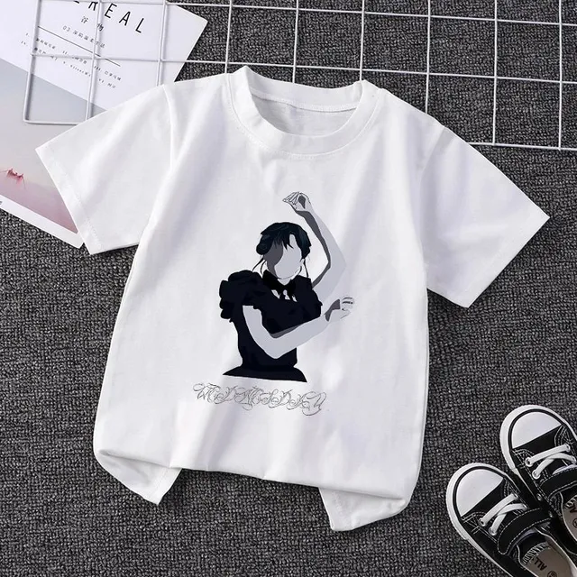 Biały T-shirt dziecięcy z krótkim rękawem i modnym nadrukiem Wednesday Addams