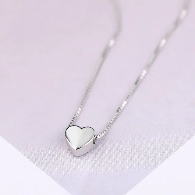 Simple necklace with heart