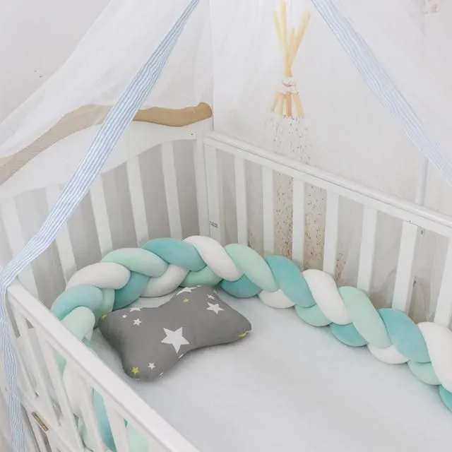 Mantinel for baby cot