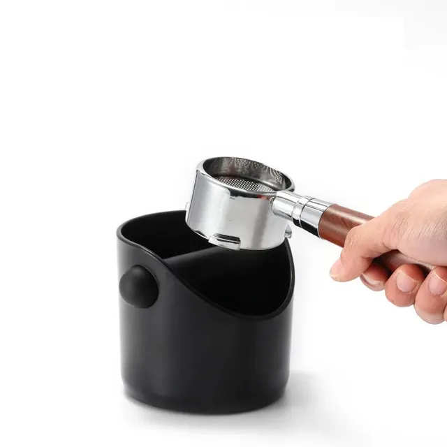 Recipient practic și compact pentru resturile de cafea măcinată pentru curățarea ușoară și întreținerea filtrului de cafea