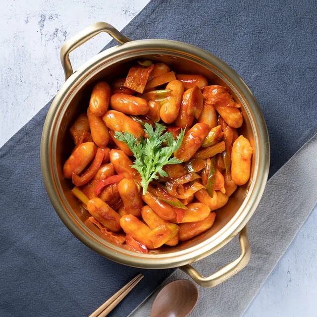 Casserole en aluminium dorée