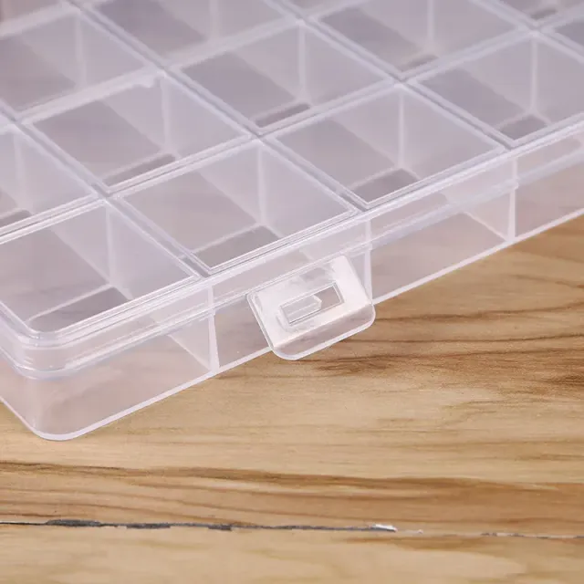 Pudełko do przechowywania z 28 przezroczystymi plastikowymi przegrodami