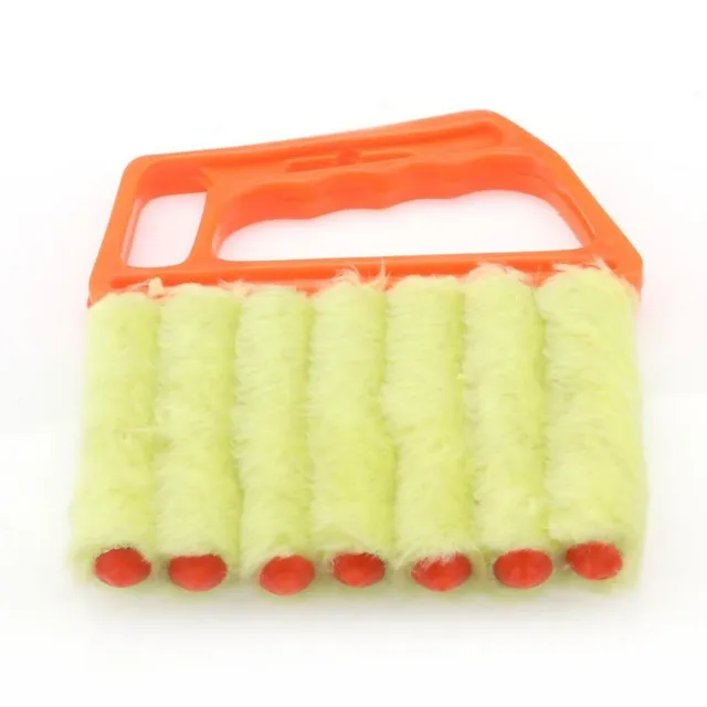Practical universal duster for dust cleaning on blinds