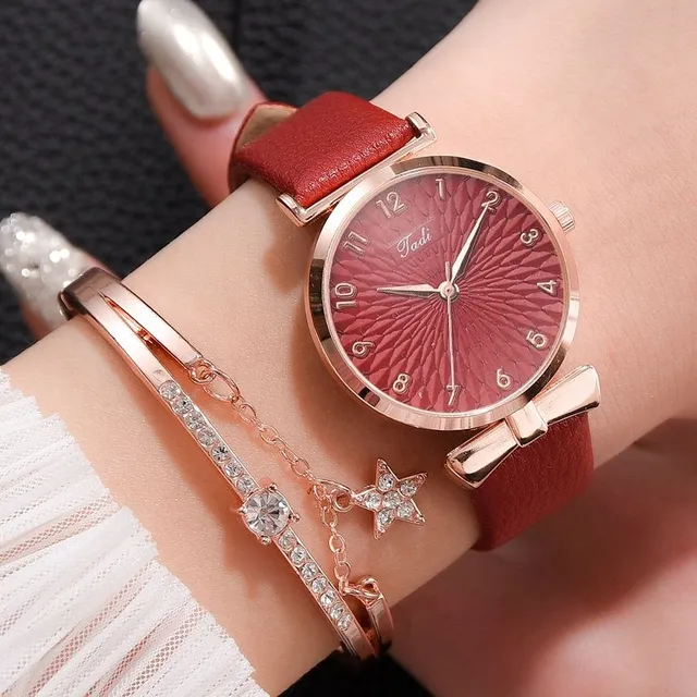 Women's wristwatch with elegant pattern