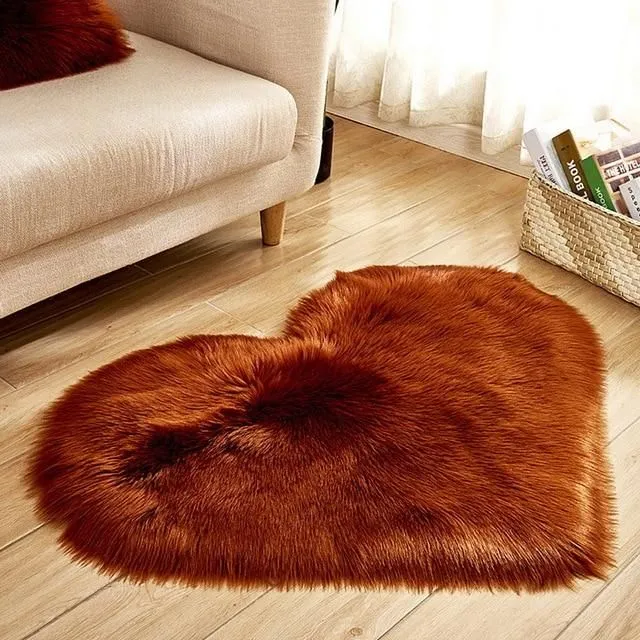 Hairy carpet in the shape of a heart coffee 30x40cm-long-velvet
