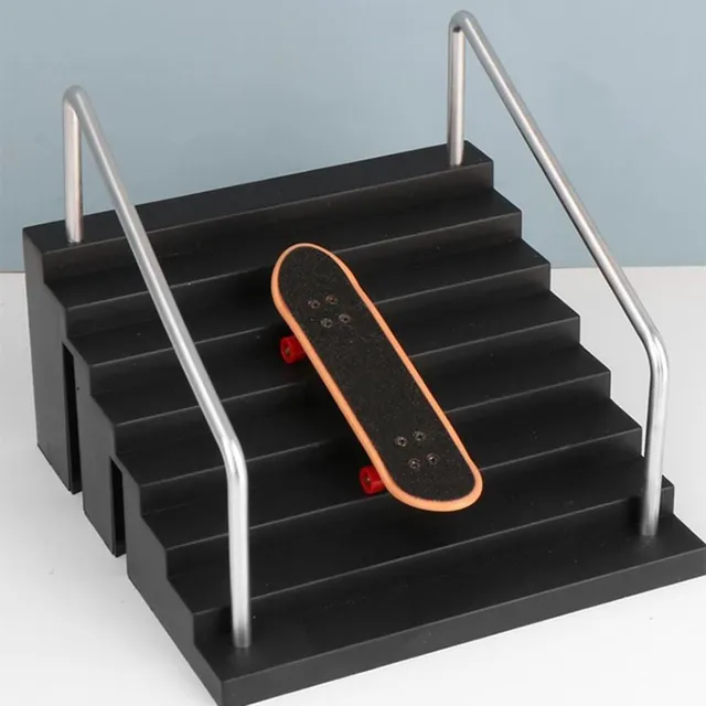 Realistyczna mini rampa do łyżwiarstwa palcowego