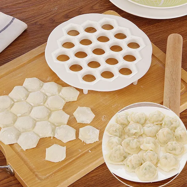 Practical mould for stuffed dumplings