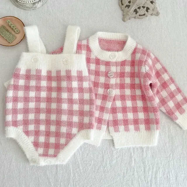 Set pulover și salopetă pentru fetițe în carouri pentru nou-născuți și copii mici pentru toamnă/iarnă