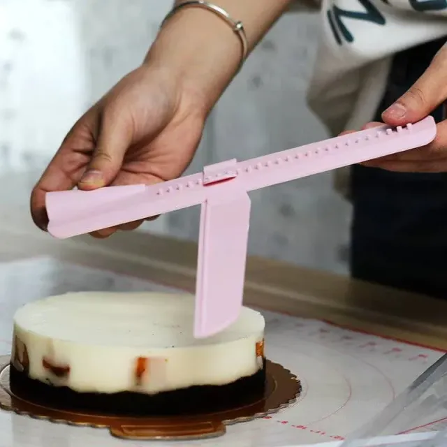Nastaviteľný peeler na vyhladzovanie krému na koláče