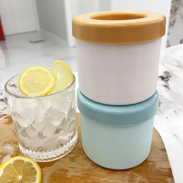 Silicone ice cube maker in cylinder shape with fast freezing