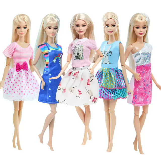 Set de îmbrăcăminte pentru păpușa Barbie - 5 piese