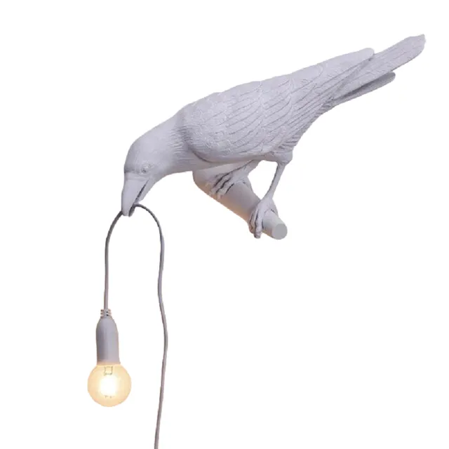 Crow-shaped lamp