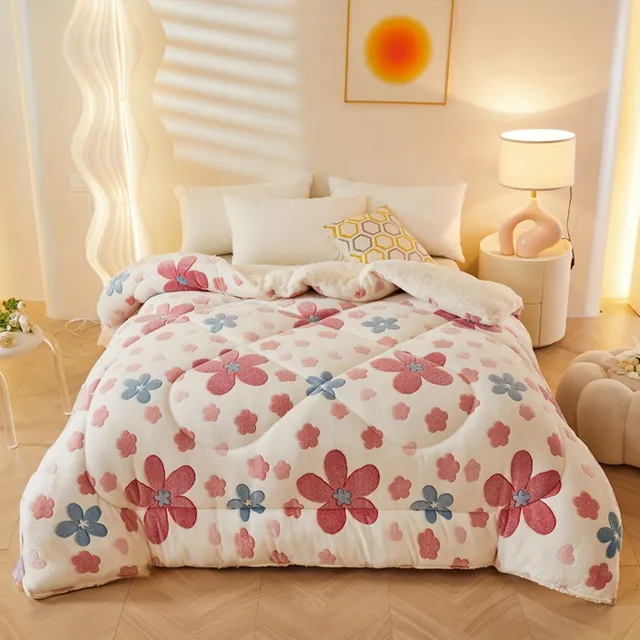 Beautiful and warm patchwork winter bed made of floral fleece with feather filling, ideal for bedroom and guest room