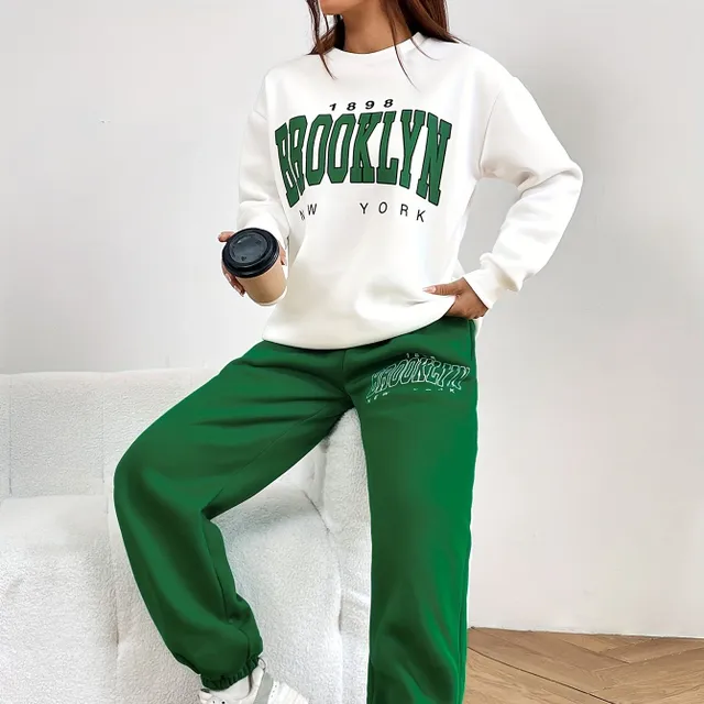 Women's sports two-piece set - sweatshirt with long sleeves and print