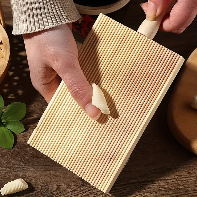 Wooden plate for the production of gnocchi pasta, gargonelli and spaghetti