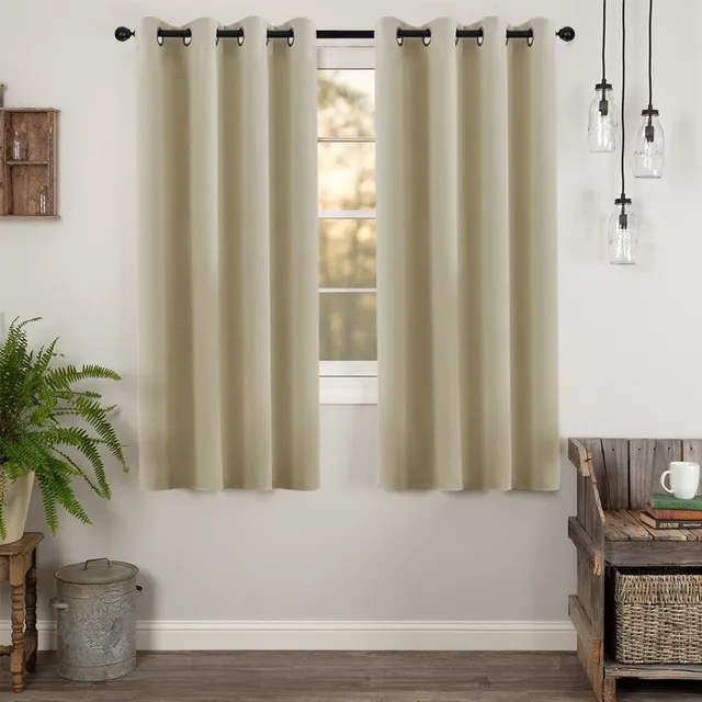 Blackout curtain with metal meshes