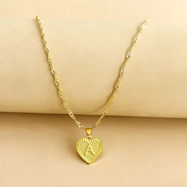 Dámsky náhrdelník s počiatočným srdcom