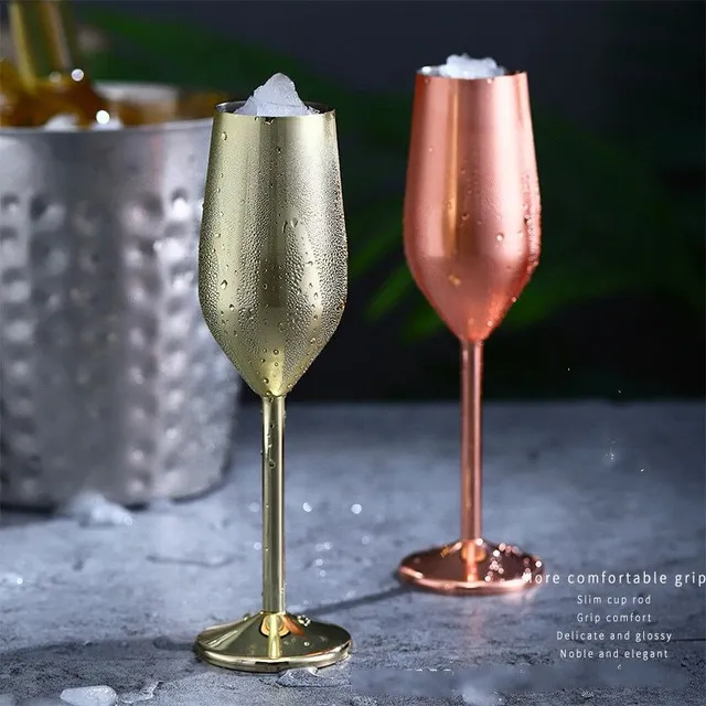 Luksusowe metalowe kieliszki do szampana