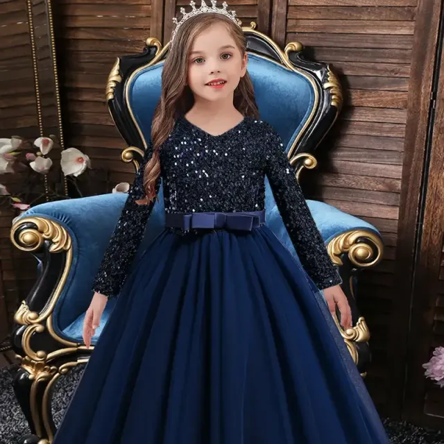 Beautiful dress of a princess with long sleeves, tulle stitching and sequins for birthdays, weddings, beauty contests, parties and balls.