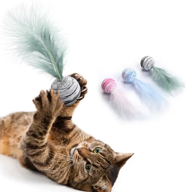 Kot zabawka - piłka z piórkiem
