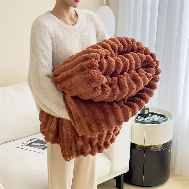 Double-sided soft blanket made of artificial rabbit fur for cozy moments