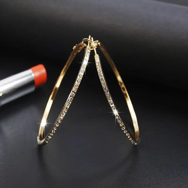 Simple earrings with hollow ring